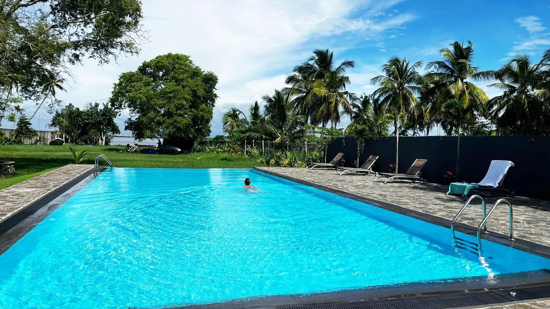 Lagoon House Negombo