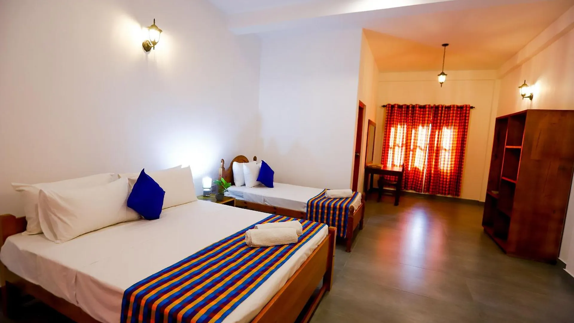 Lagoon House Negombo Hotel
