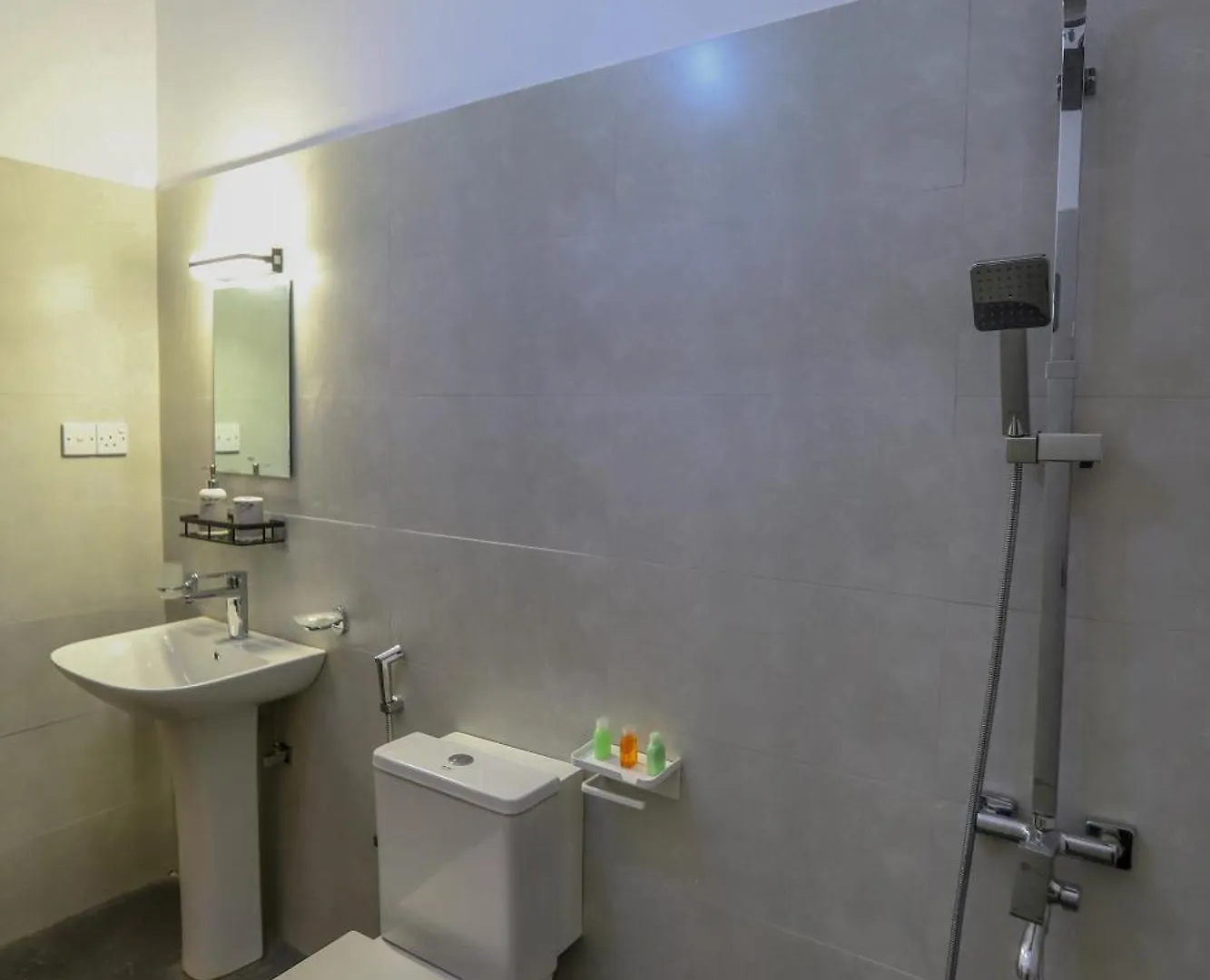 Lagoon House Negombo