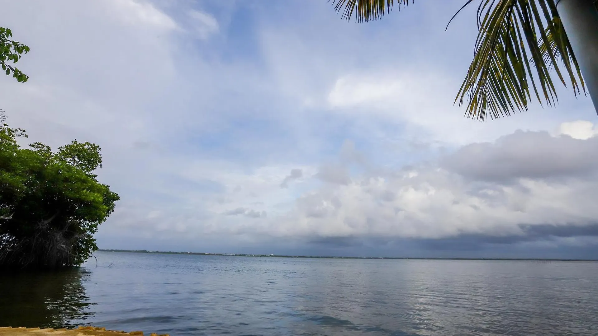 Lagoon House Negombo Hotel