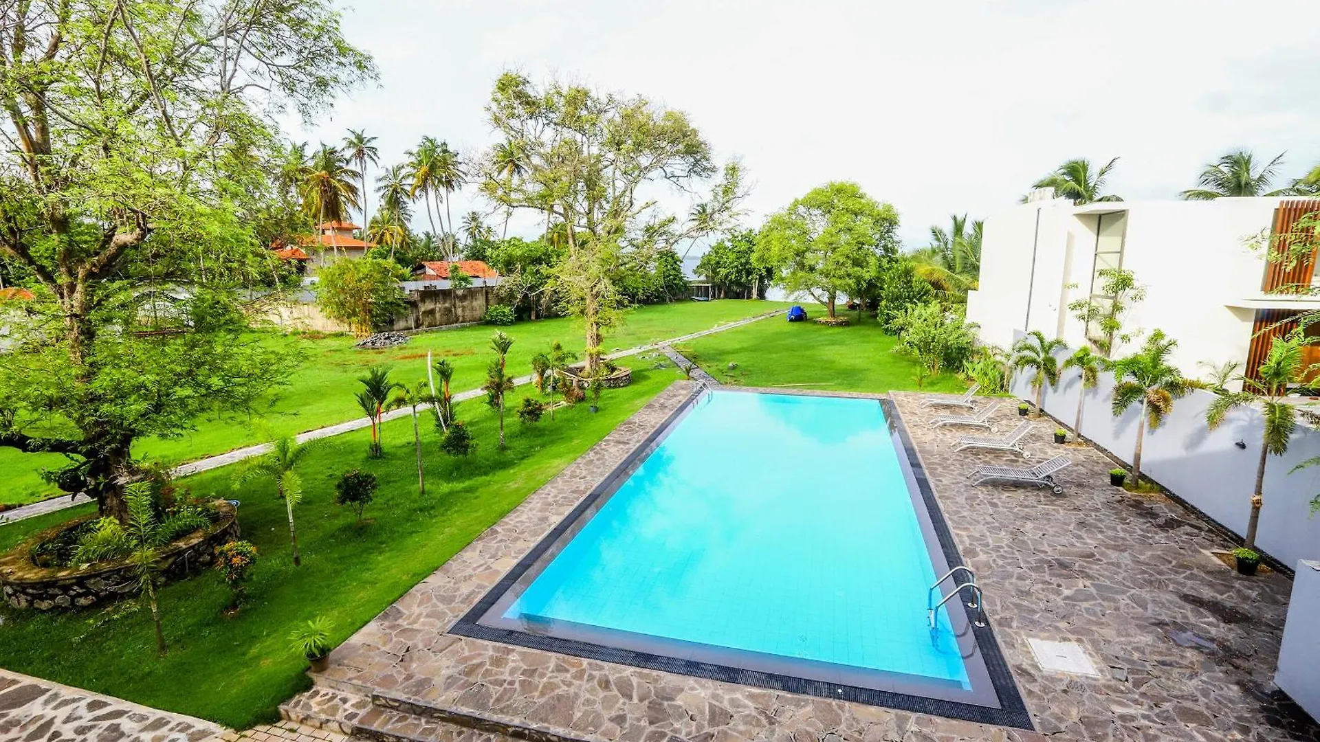 Lagoon House Negombo