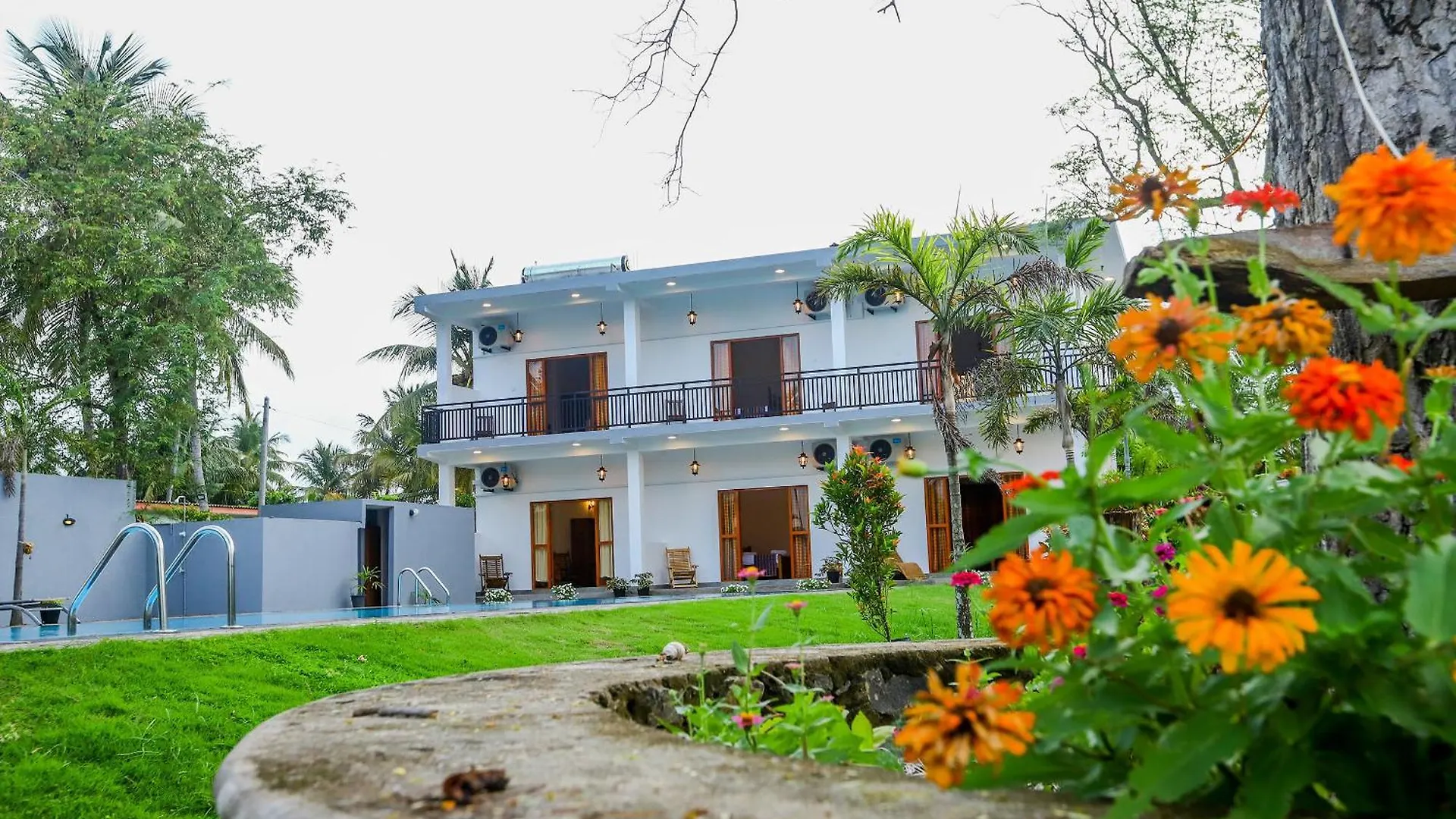 Lagoon House Negombo